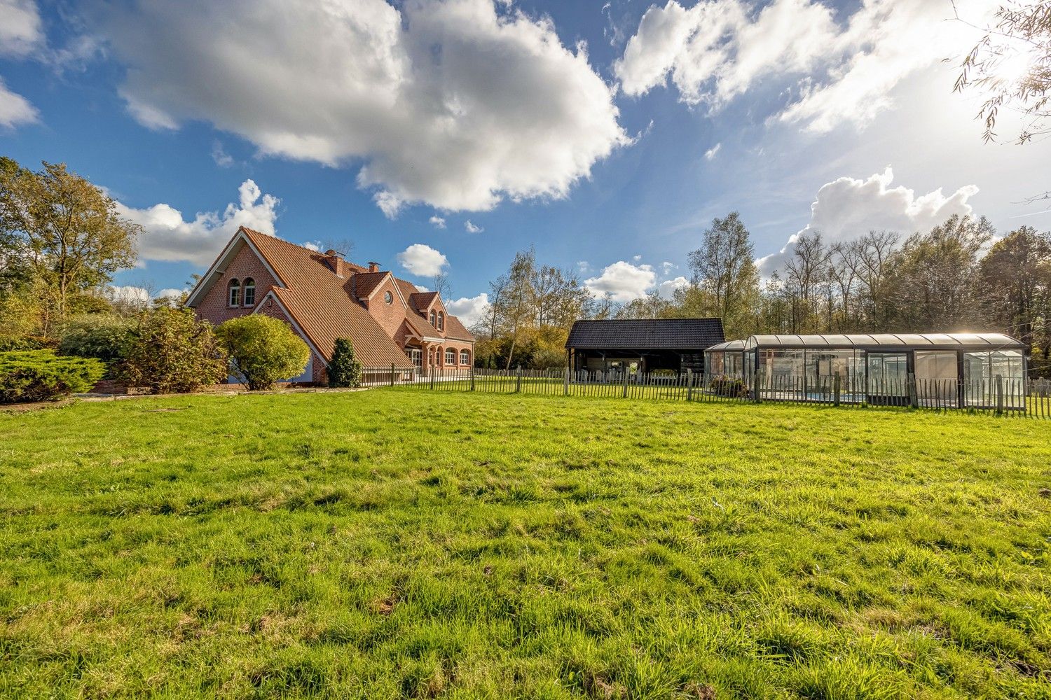 Landelijke charme villa met prachtige tuin grenzend aan natuurgebied foto 8