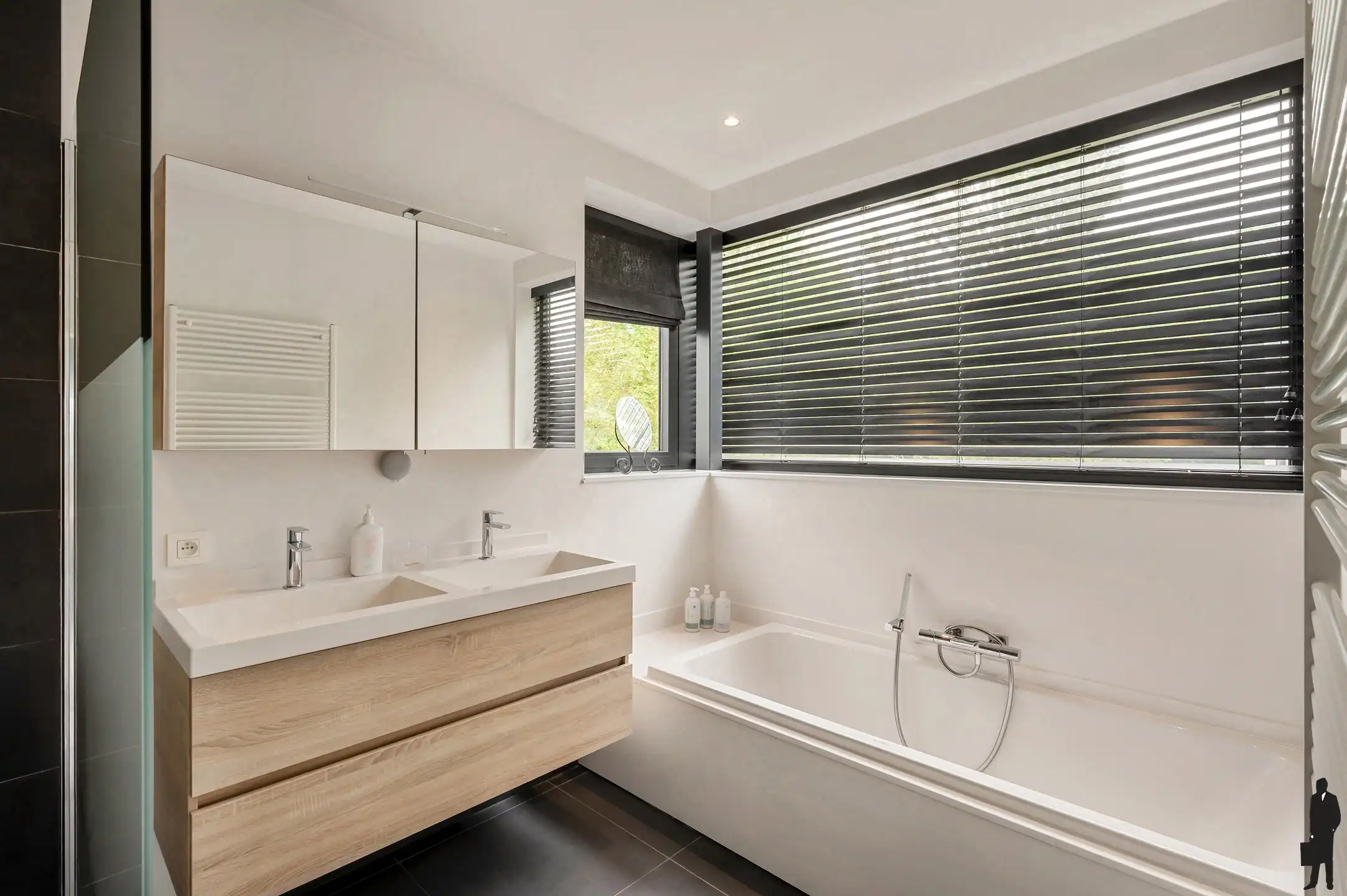 Luxueuze halfopen nieuwbouwwoning (2018) met 4 slaapkamers foto 21