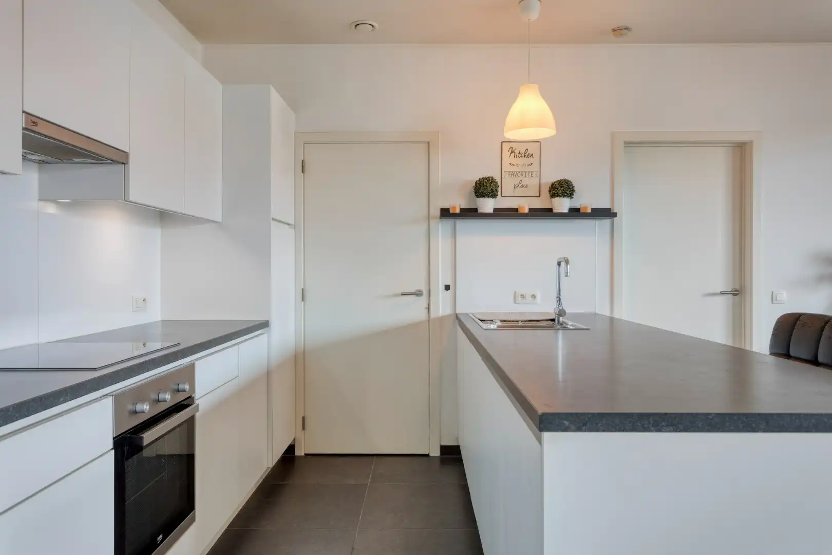 Instapklaar 1 slpk appartement met terras en garage foto 9