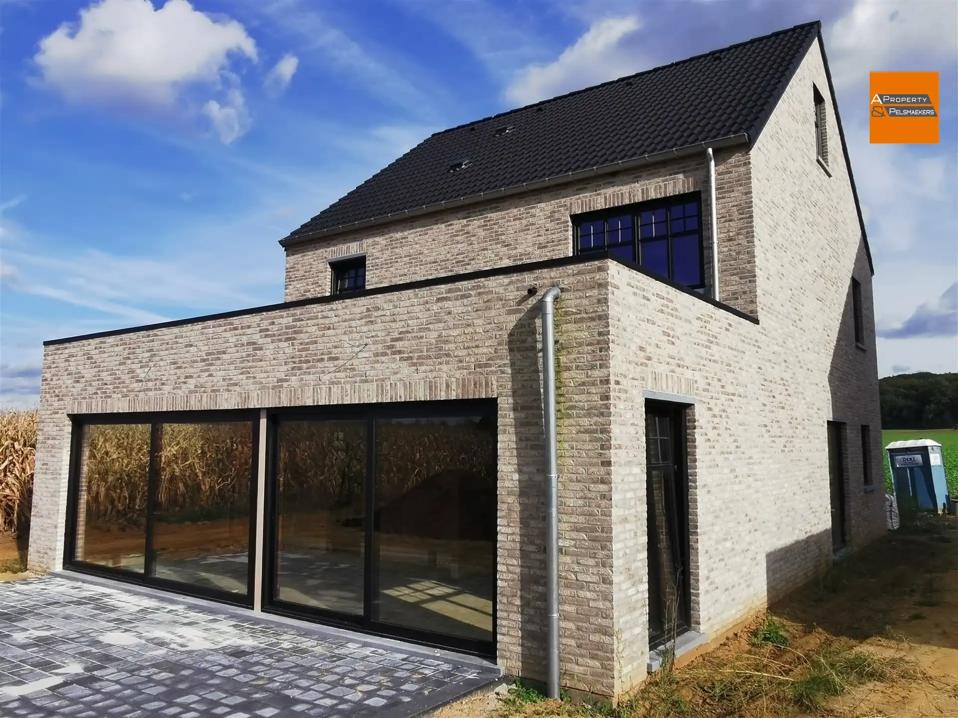 Nieuwbouwwoning met 4 slaapkamers foto 5
