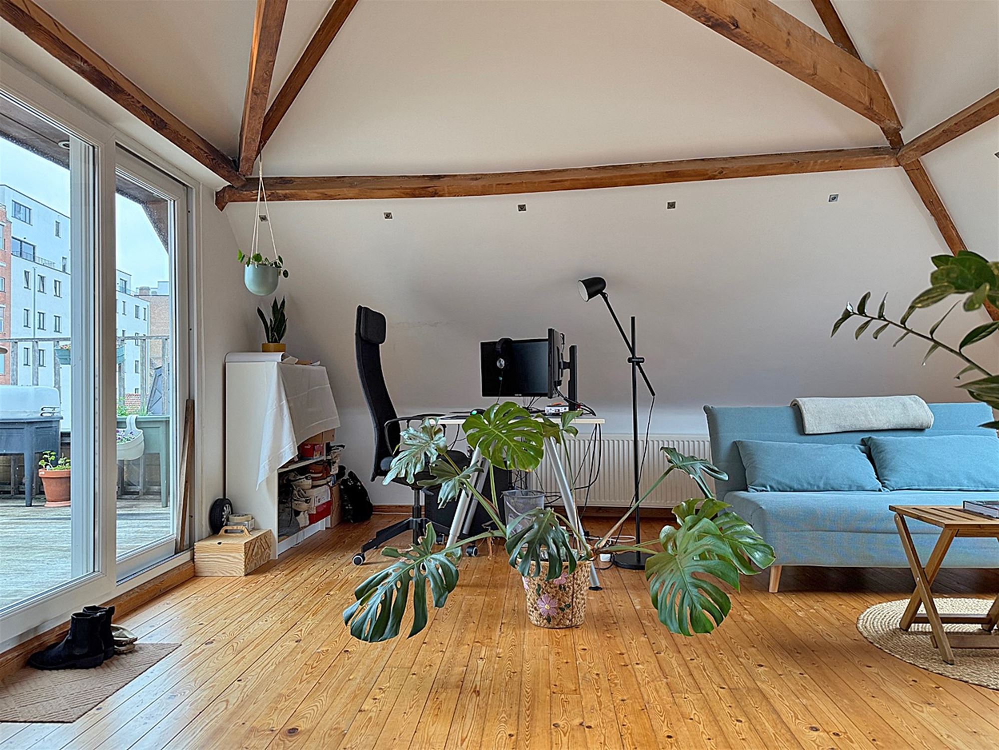 Instapklaar DUPLEX - APPARTEMENT met 2 slaapkamers, 2 badkamers & terras  foto {{pictureIndex}}