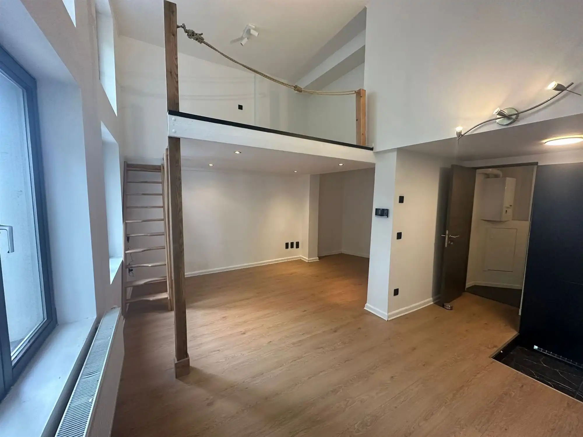 Ruimtelijke studio met mezzanine op 't Zuid foto 3