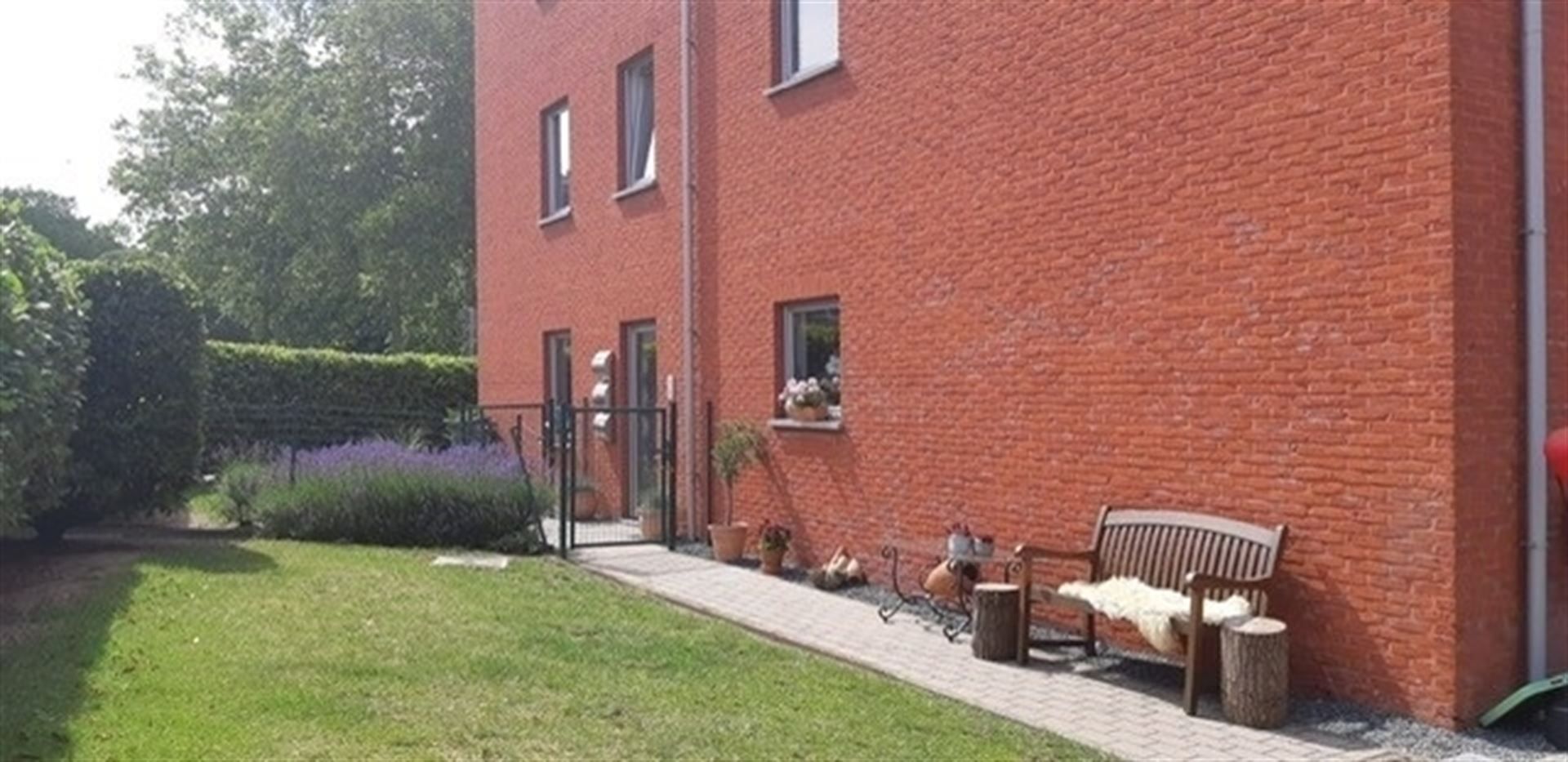 Stijlvol appartement met 2 slaapkamers en grote tuin! foto 2