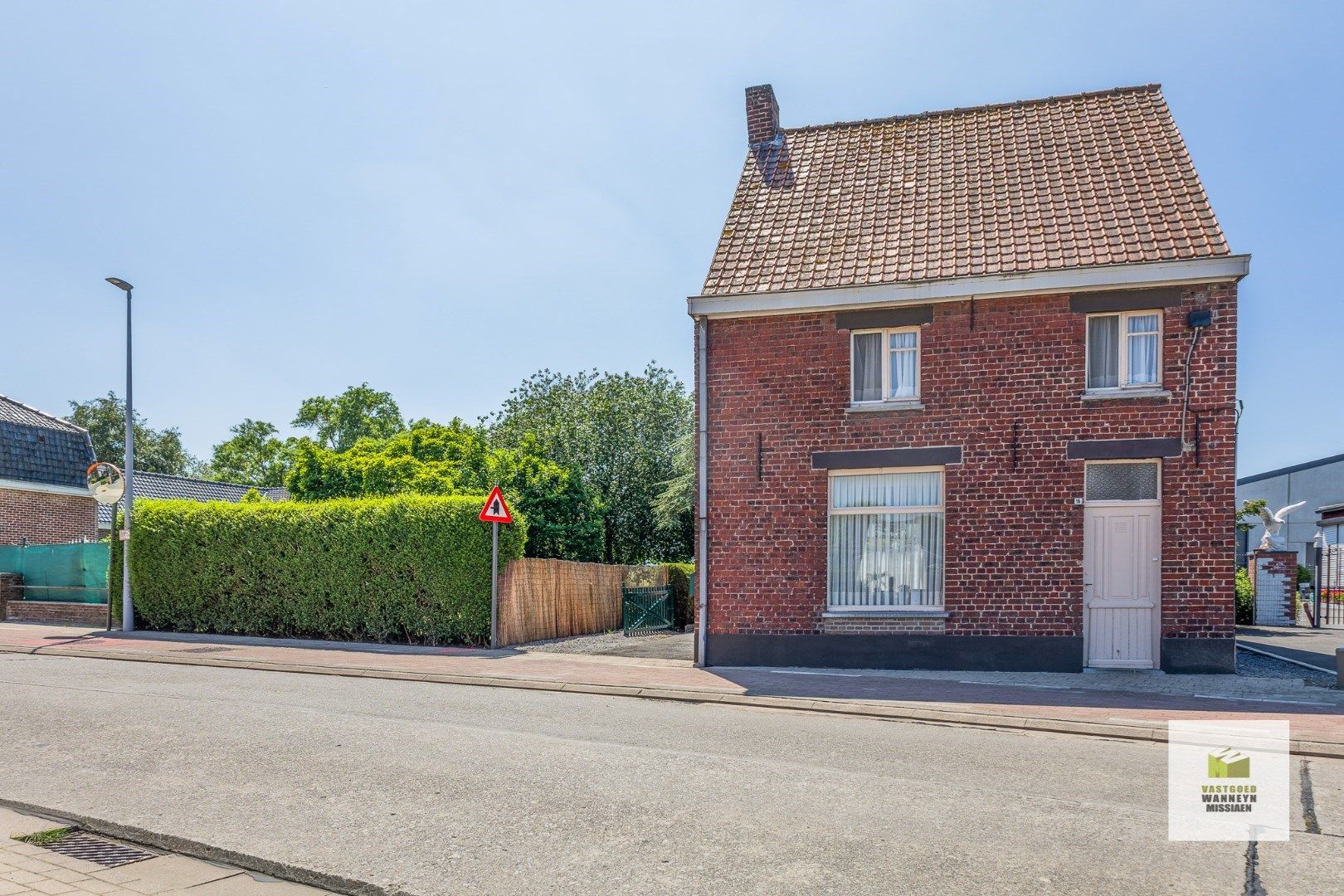 Hoofdfoto van de publicatie: Te renoveren woning op 953m2 op centrale ligging te Wingene