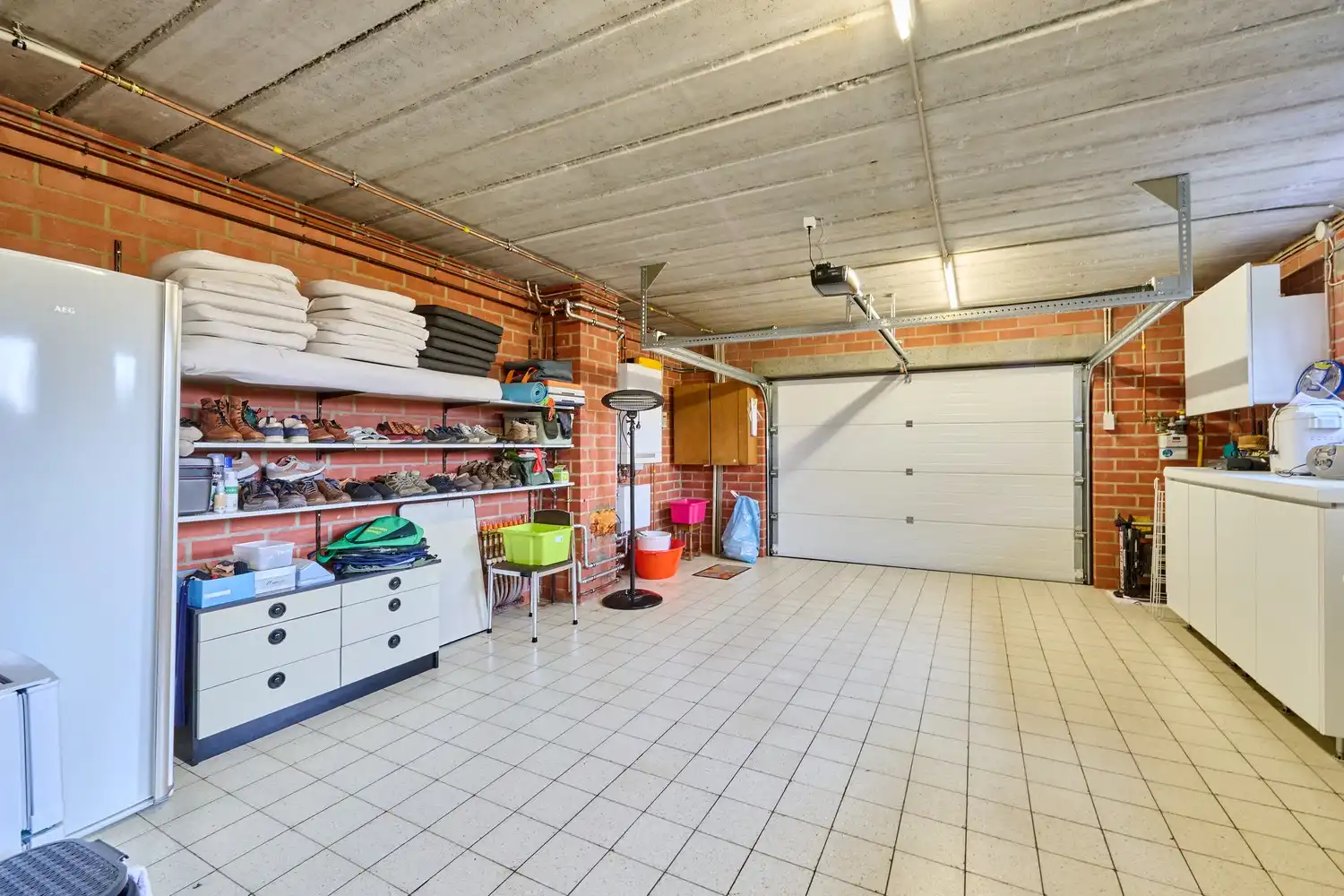 Residentieel en op een uitgestrekt perceel gelegen vernieuwde woning met 3/4 slaapkamers foto 15