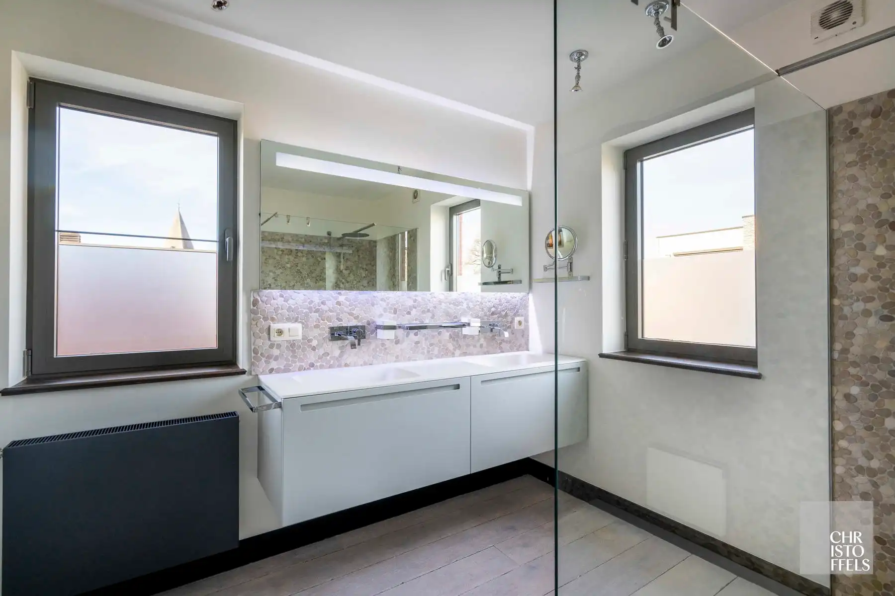 Luxe penthouse van 239m² met 34m² terrassen in hartje Zutendaal! foto 9