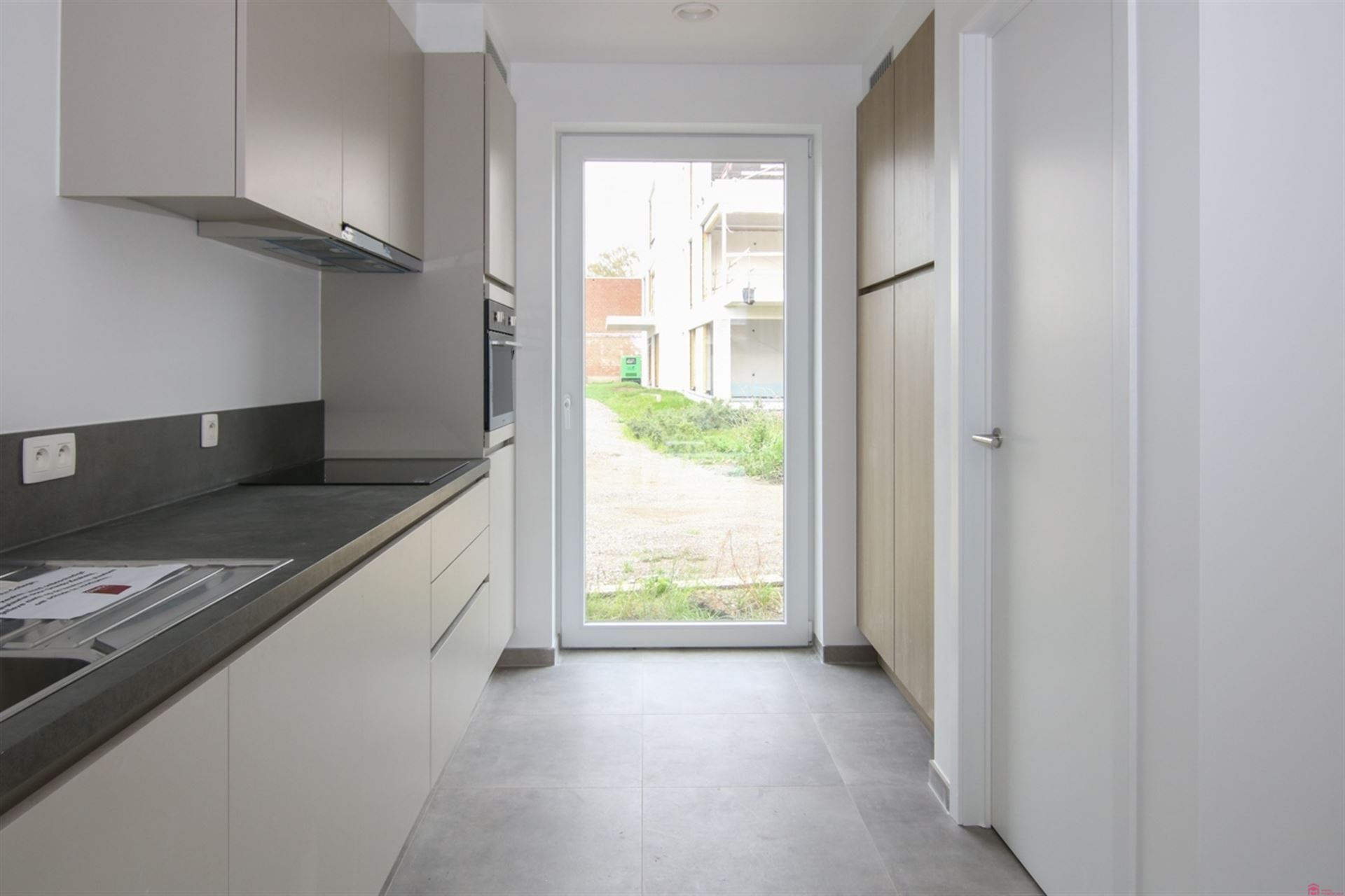 Energiezuinige halfopen woning te huur nabij het centrum van Wevelgem foto 4