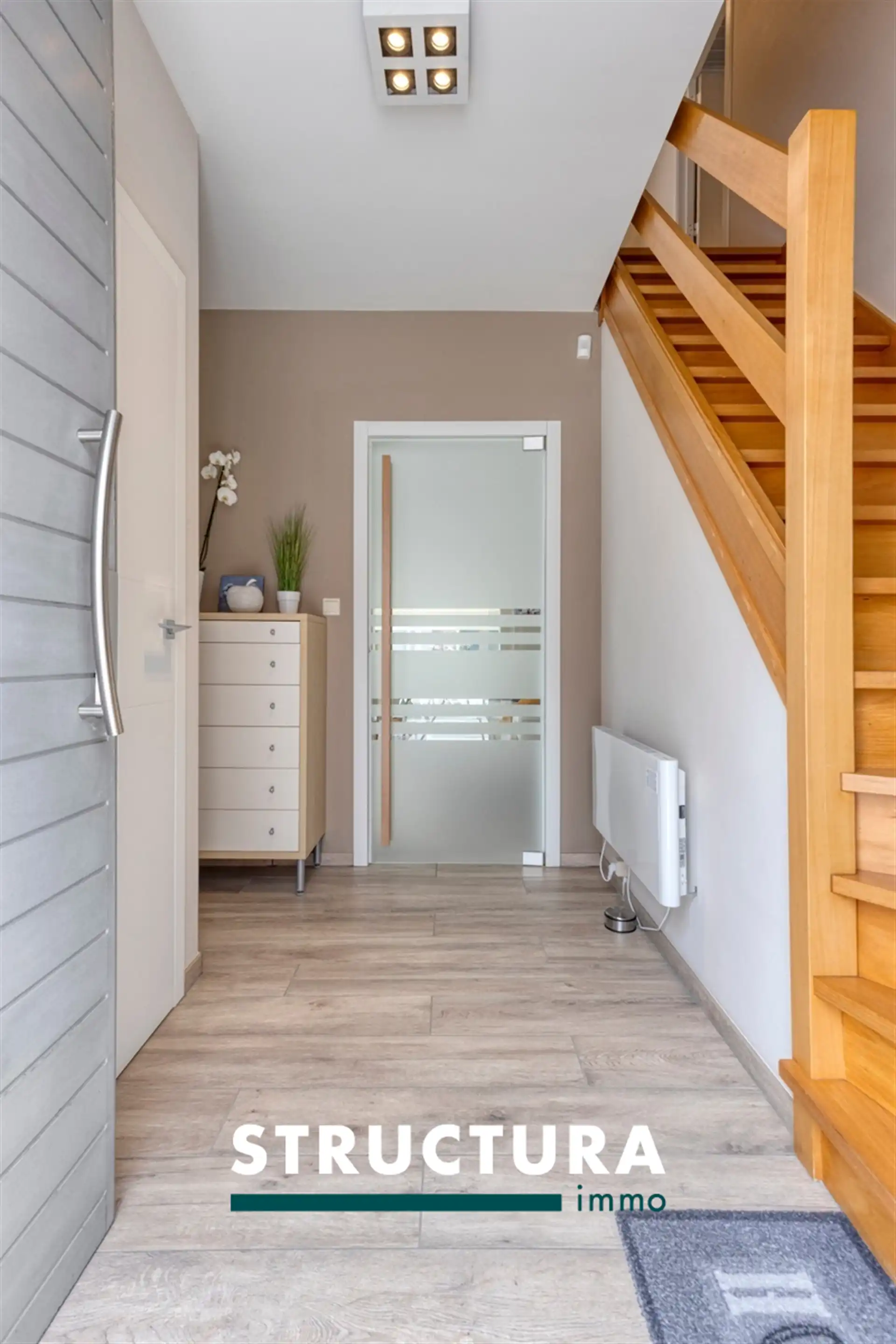 Instapklare gezinswoning met 5 slaapkamers, zonnige tuin en 24 zonnepanelen foto 2
