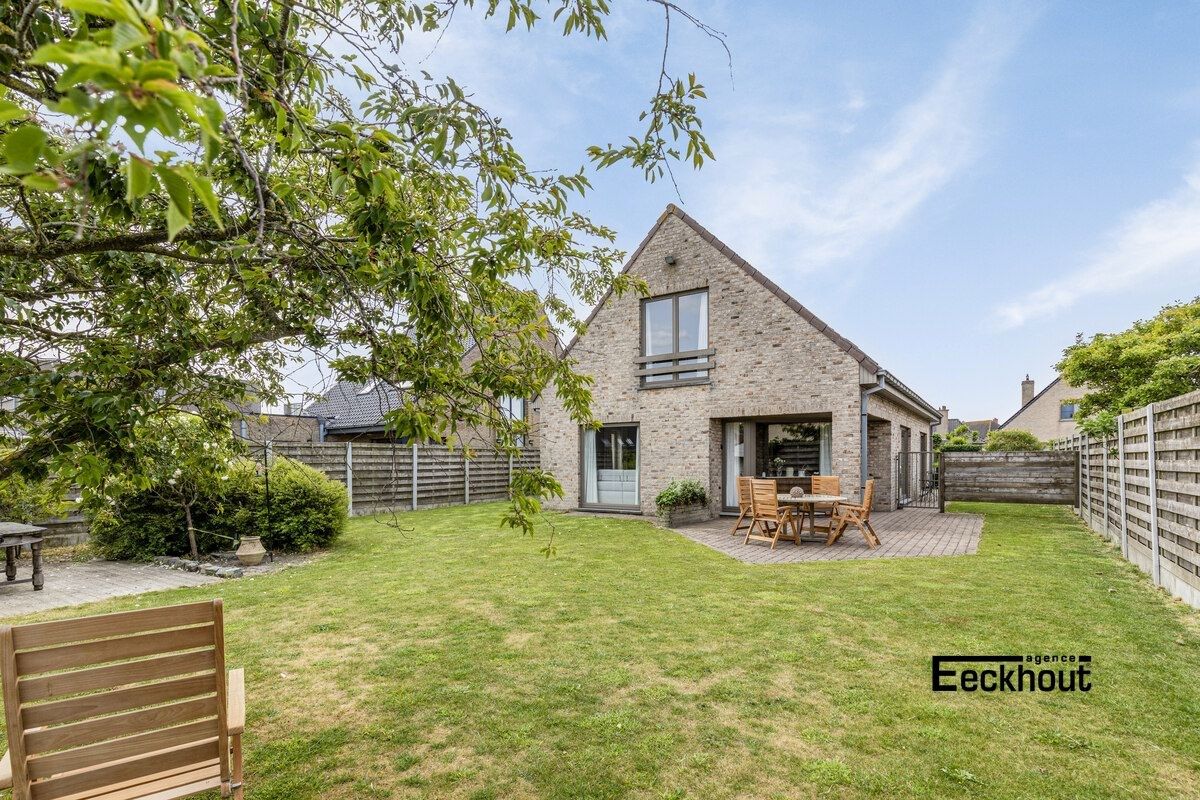 Hoofdfoto van de publicatie: Rustig en residentieel gelegen instapklare villa met zonnige tuin.