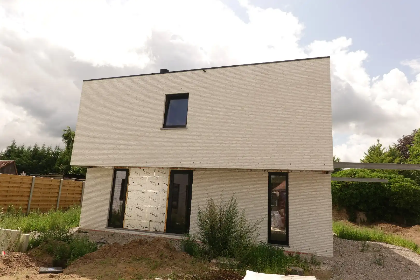 Nieuwbouwwoning met 4 slaapkamers op een uitstekende ligging in centrum Jabbeke foto 2