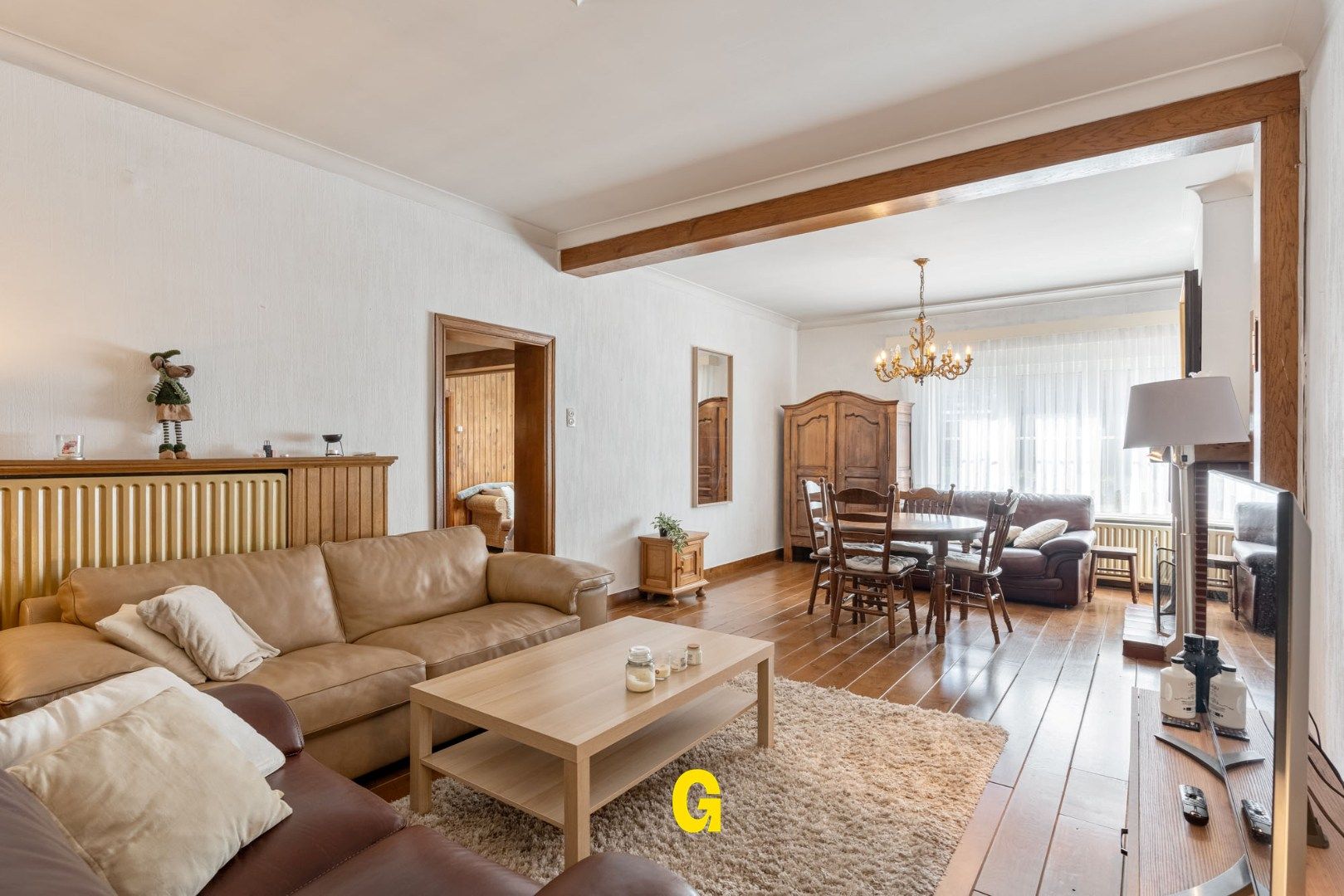 Netjes verzorgde halfopen woning met ruime garage vlakbij het centrum van Munsterbilzen foto 6