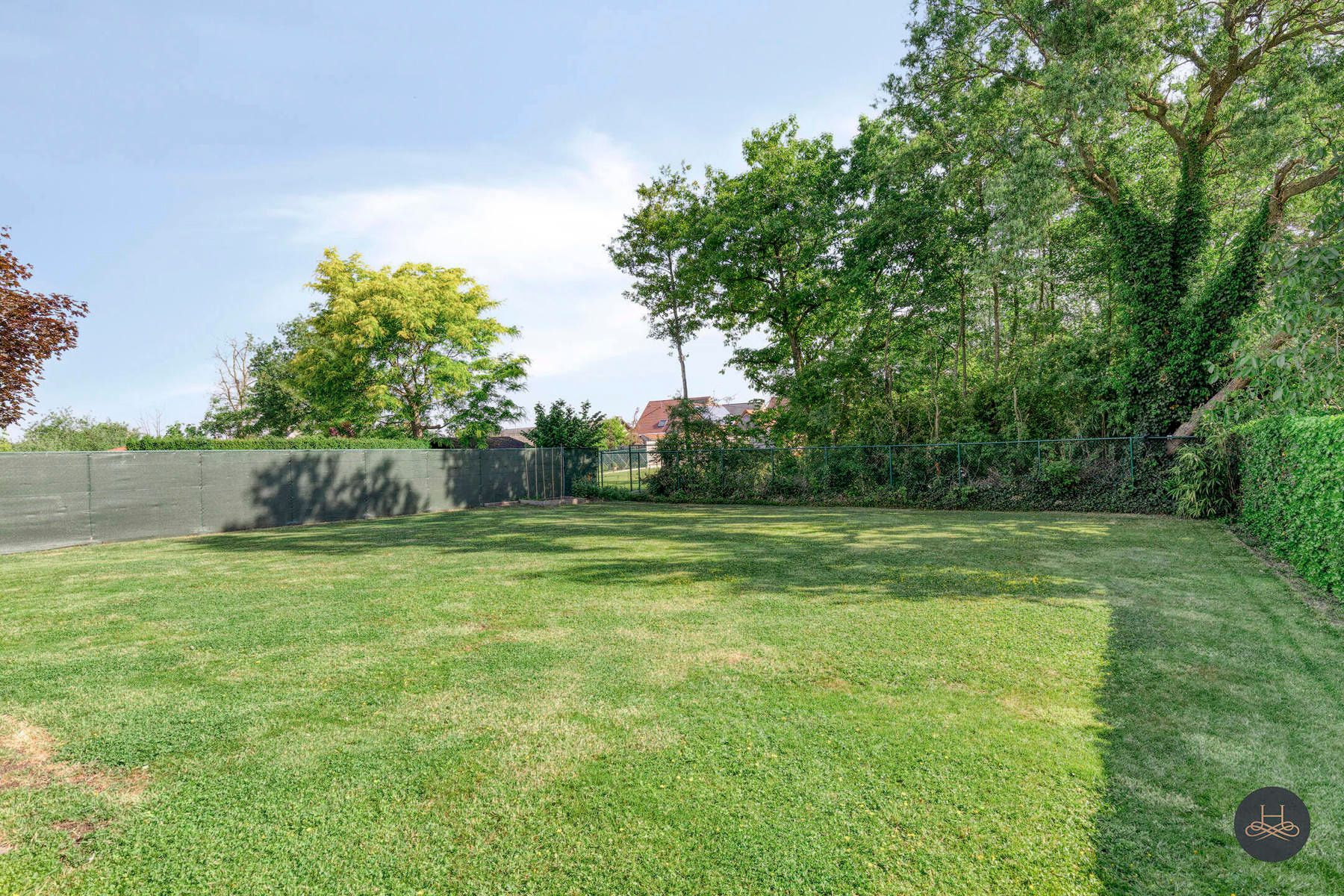 Ruime en recente woning met zwembad foto 23
