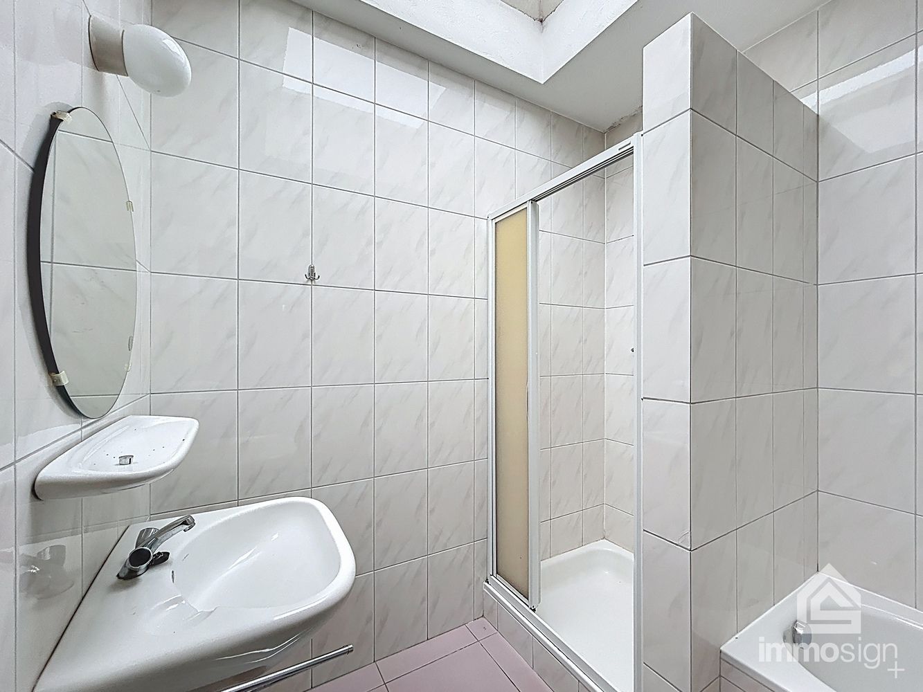 Bedrijfshal, kantoren en twee woonunits. Werken en wonen combineren op één strategische locatie! foto 27