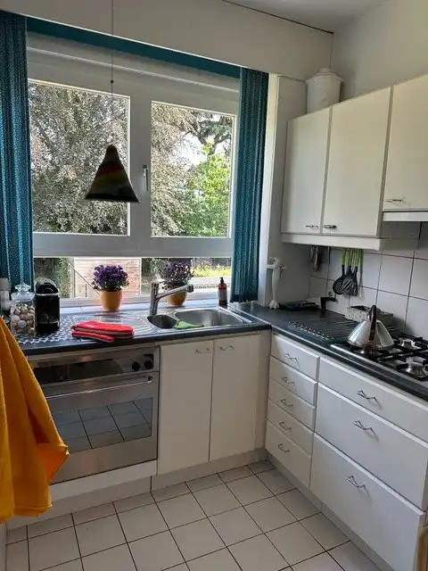 Groot woonhuis op 3 verdiepingen, bestaande uit 2 appartementen , met garage en grote tuin .  foto 13