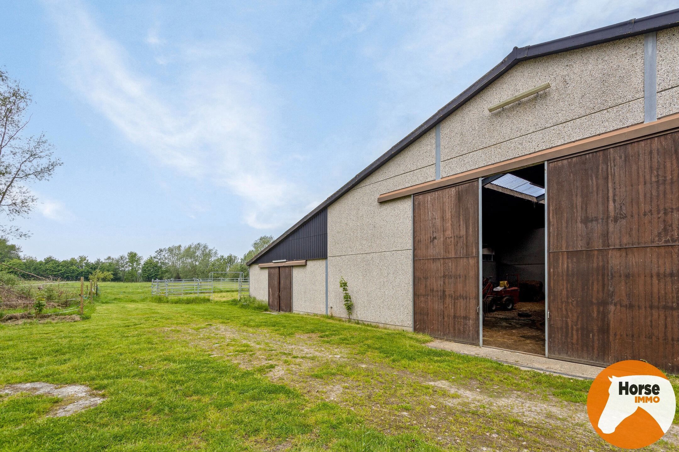 JABBEKE - Luxueuze paardenaccommodatie met woning foto 38