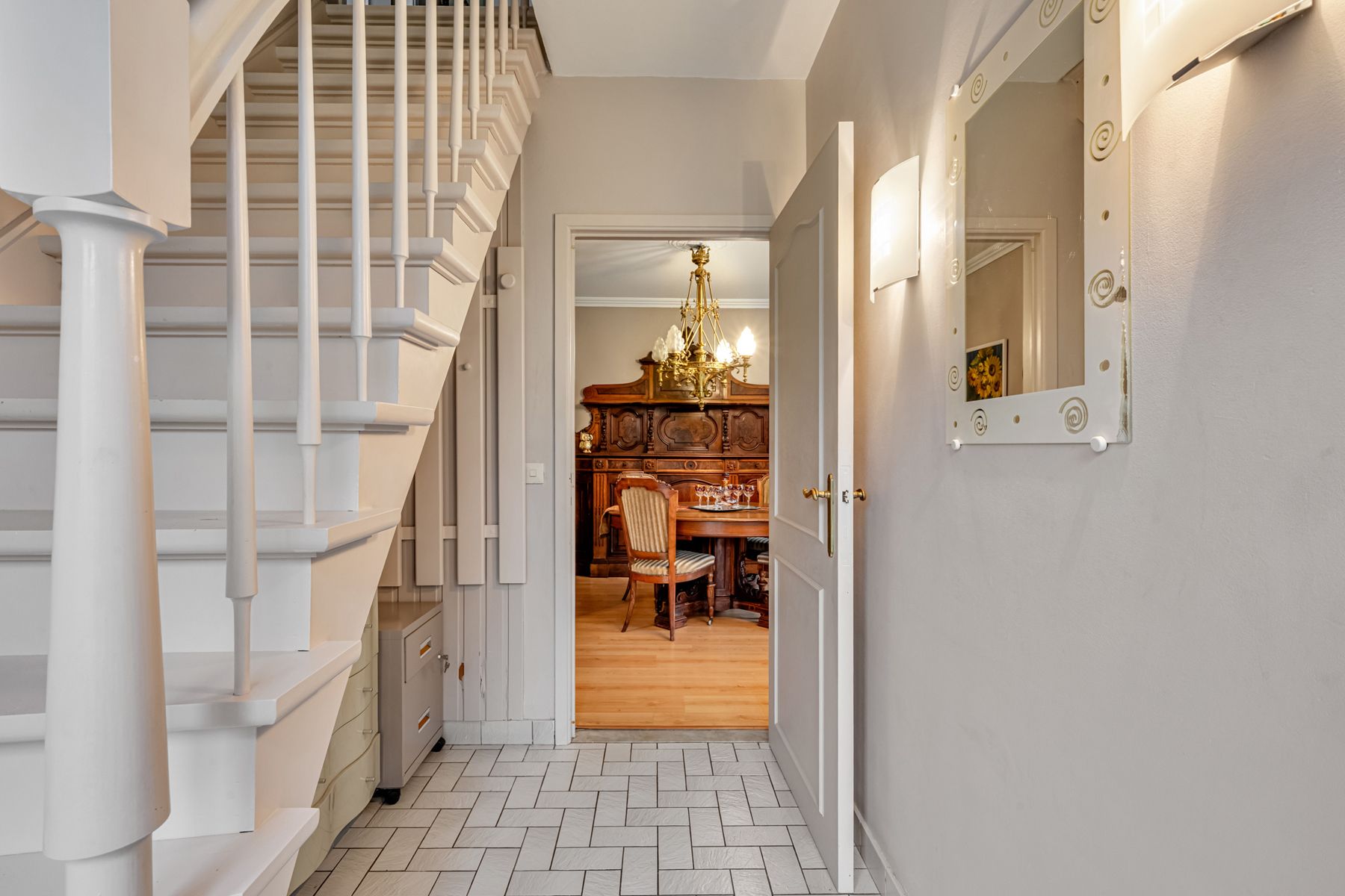 Karaktervolle woning met 3 slaapkamers, tuin en garage foto 2