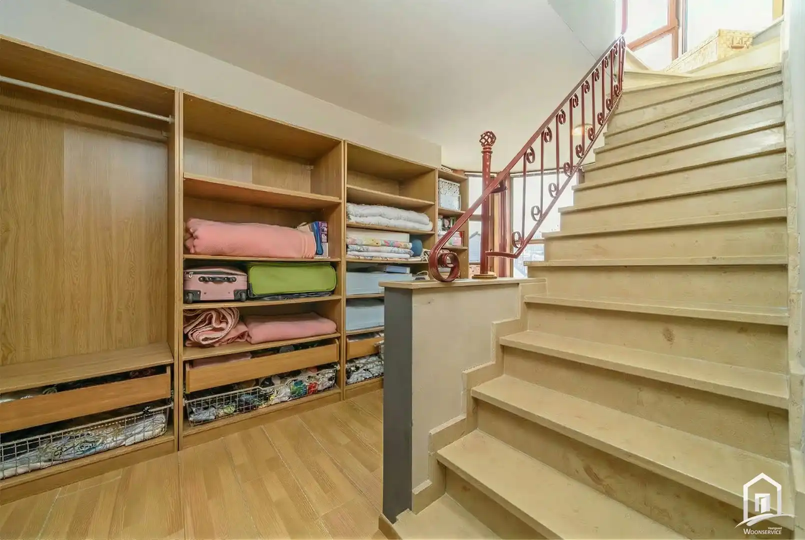 Gunstig gelegen, ruime en zeer lichtrijke gezinswoning te Iddergem. foto 11