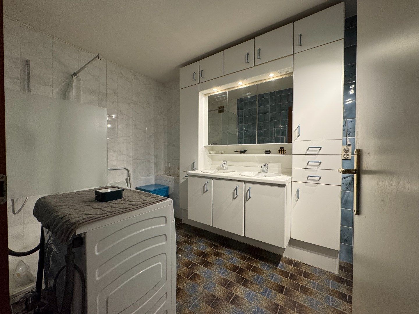 een ruim hoekappartement met 3 SLPK. en 2 autostaanplaatsen foto 5