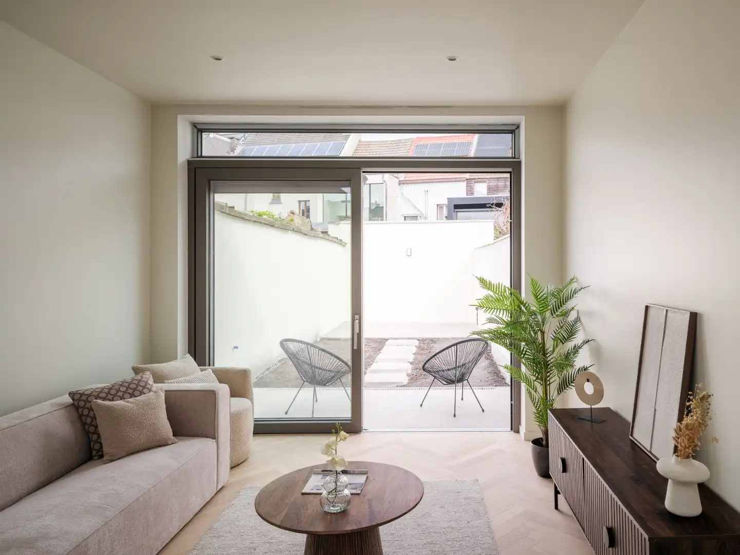 Instapklare, hoogwaardig gerenoveerde woning met stadstuin in Ledeberg foto {{pictureIndex}}