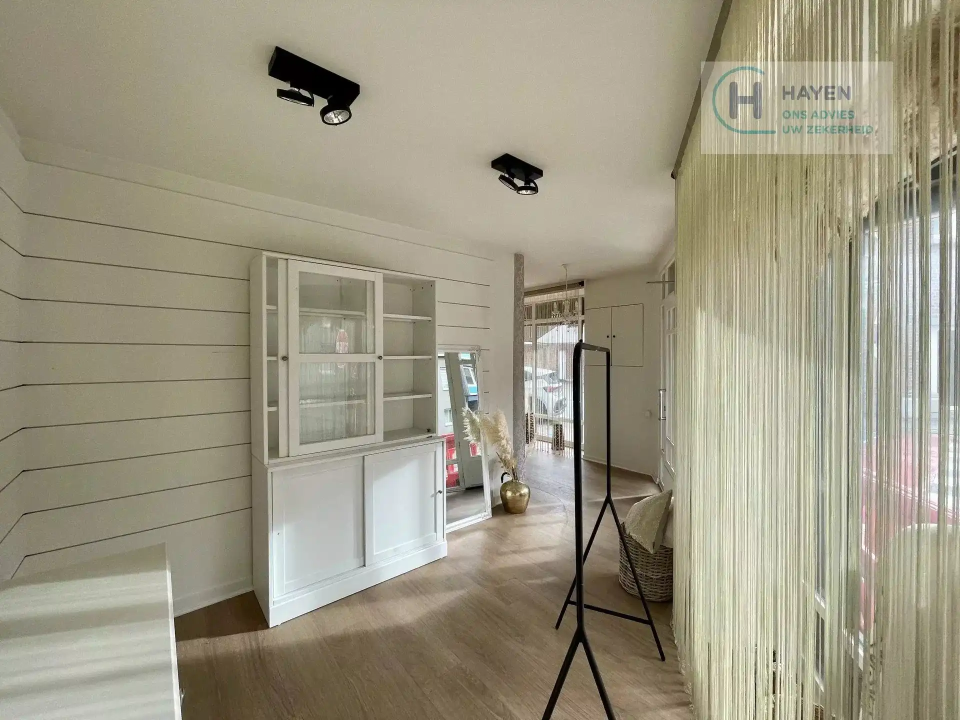 Commerciële hoekwoning met sterke zichtlocatie foto 5