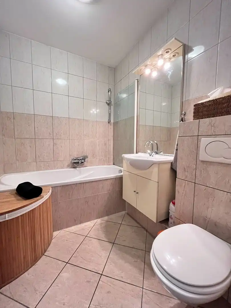 Comfortabel appartement op de 1ste verdieping van een kleinschalige residentie op een steenworp van de historische markt!  foto 9