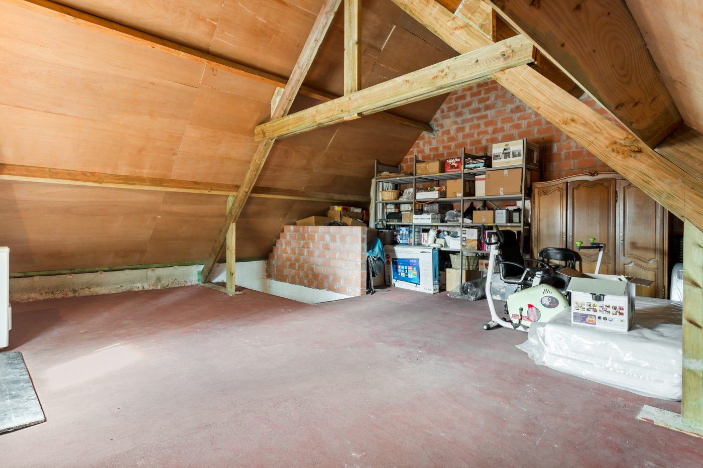 Recente, grote HOB met 4+ slpk., dubbele garage, weide en stallen foto 21
