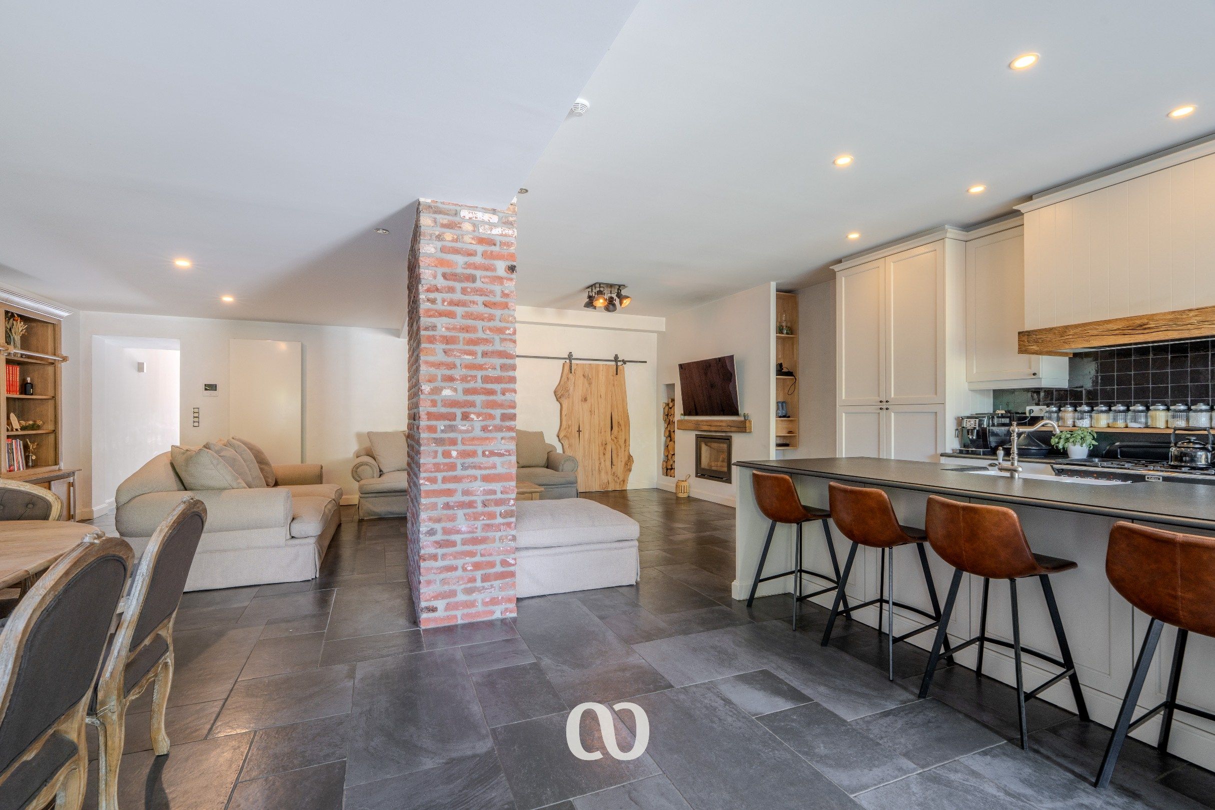 Prachtig gerenoveerde herenwoning met zeer veel ruimte foto 10