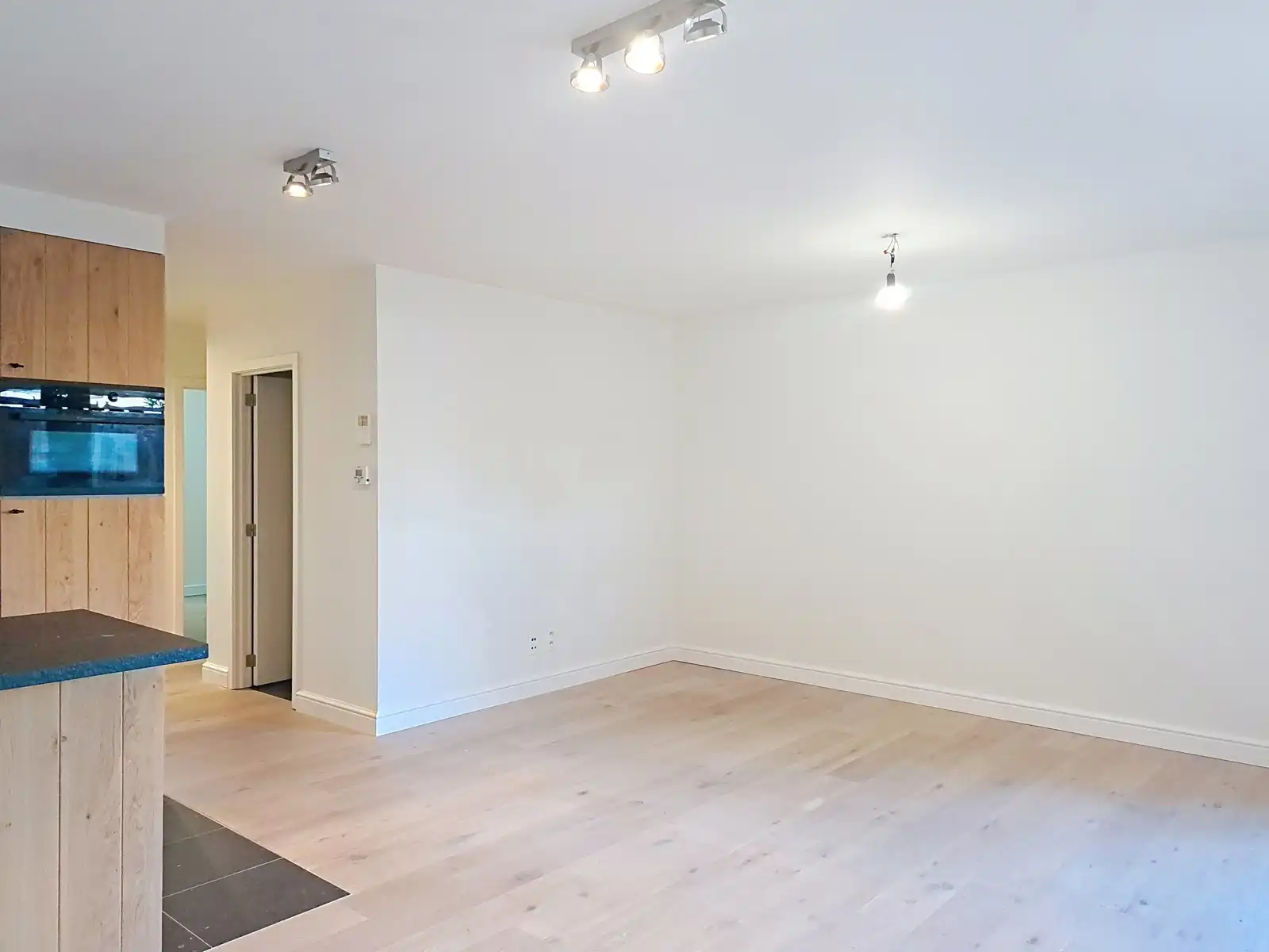 Appartement te huur foto {{pictureIndex}}