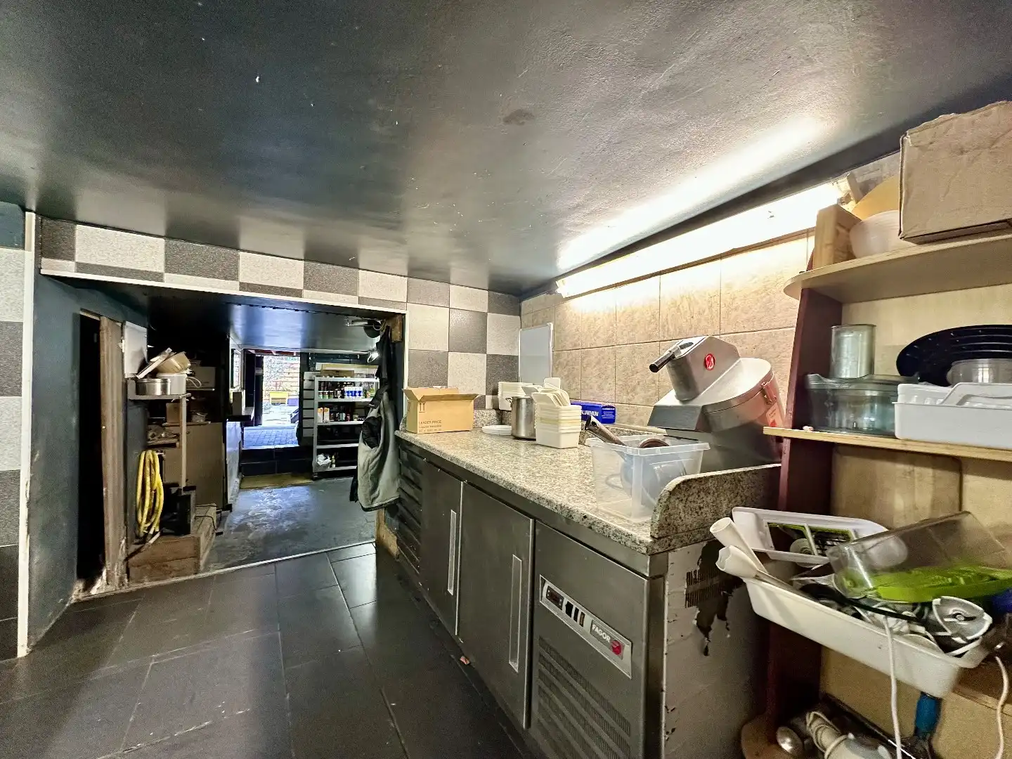 TE KOOP: goed draaiende horecazaak met woonst in centrum Tongeren foto 37