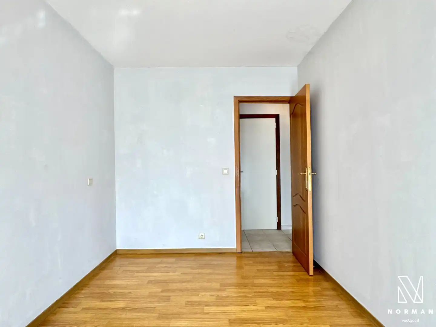 Lichtrijk en energiezuinig appartement met 2 slaapkamers, terras en garage te koop in centrum Kuurne! foto 14