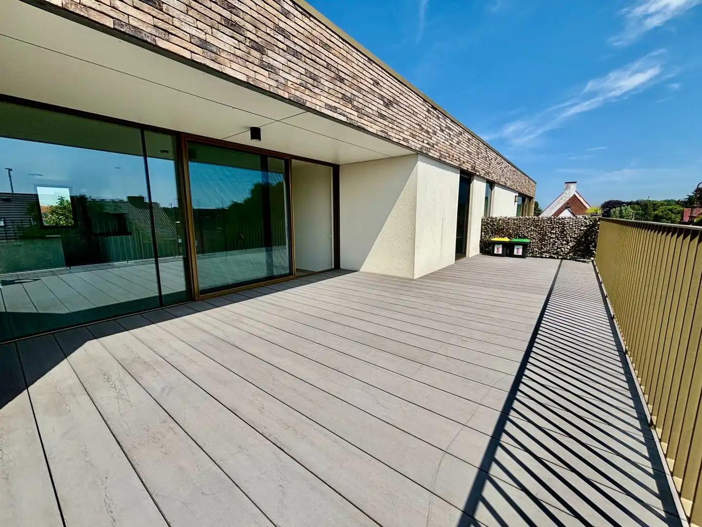 Ruim dakappartement met zonnig terras en garage foto 8