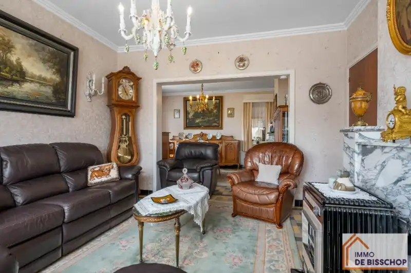 Karaktervolle woning met 3 slaapkamers, grote tuin en garage foto 4
