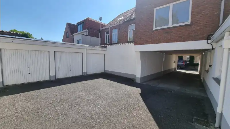 Garagebox te huur in de Oude Gentweg in Brugge foto {{pictureIndex}}