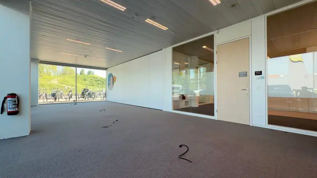 Instapklaar kantoorgelijkvloers te huur in Blue Towers in Gent foto 6