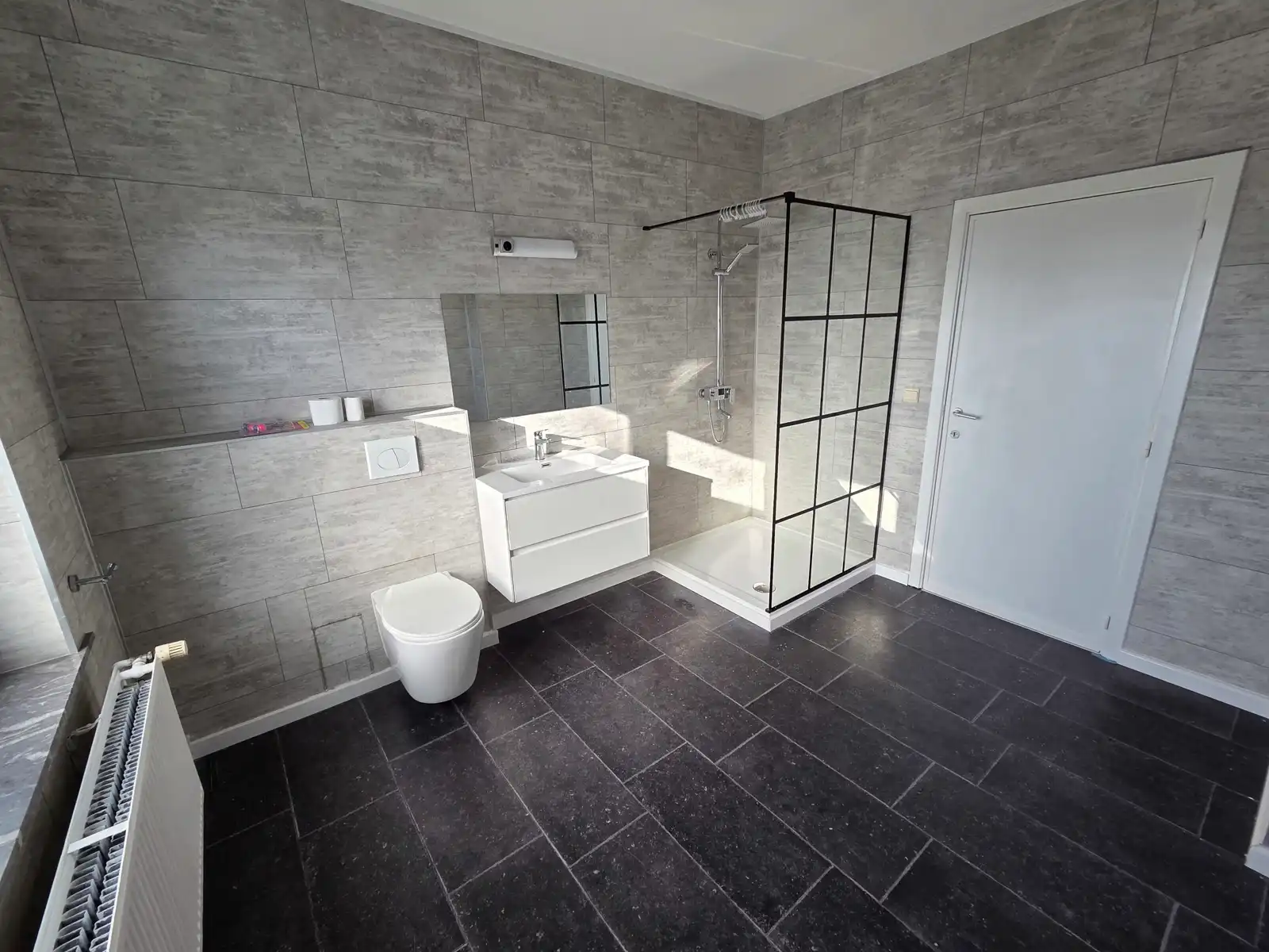 Ruime en charmante gezinswoning met drie slaapkamers foto 15