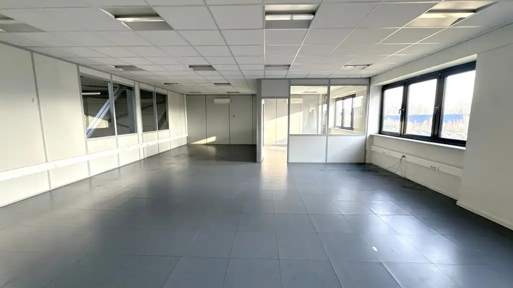 Logistieke loods met laadkades te huur nabij E19 in Kontich foto 10