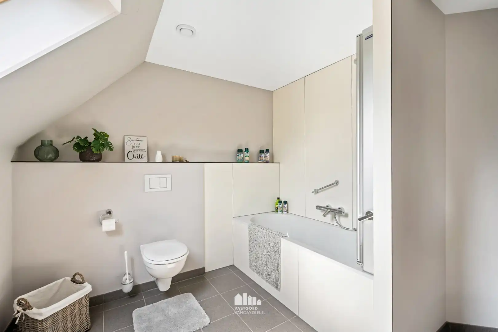 Exclusief en karaktervol herenhuis met 6 slaapkamers, inpandige garage en zonnige stadstuin in hartje Ieper foto 18