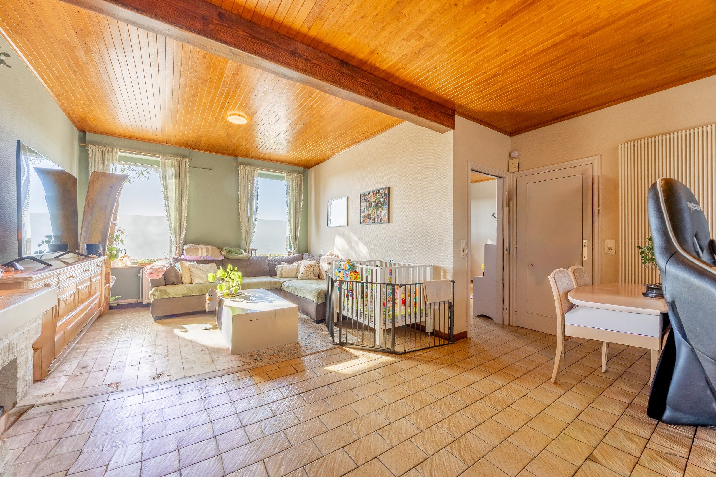 RUIME WONING MET TUIN EN UITWEG foto 3