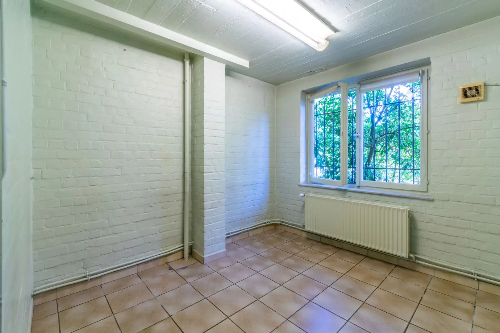 RUIME, INSTAPKLARE DRIEGEVEL BEL-ETAGE WONING ! foto 23