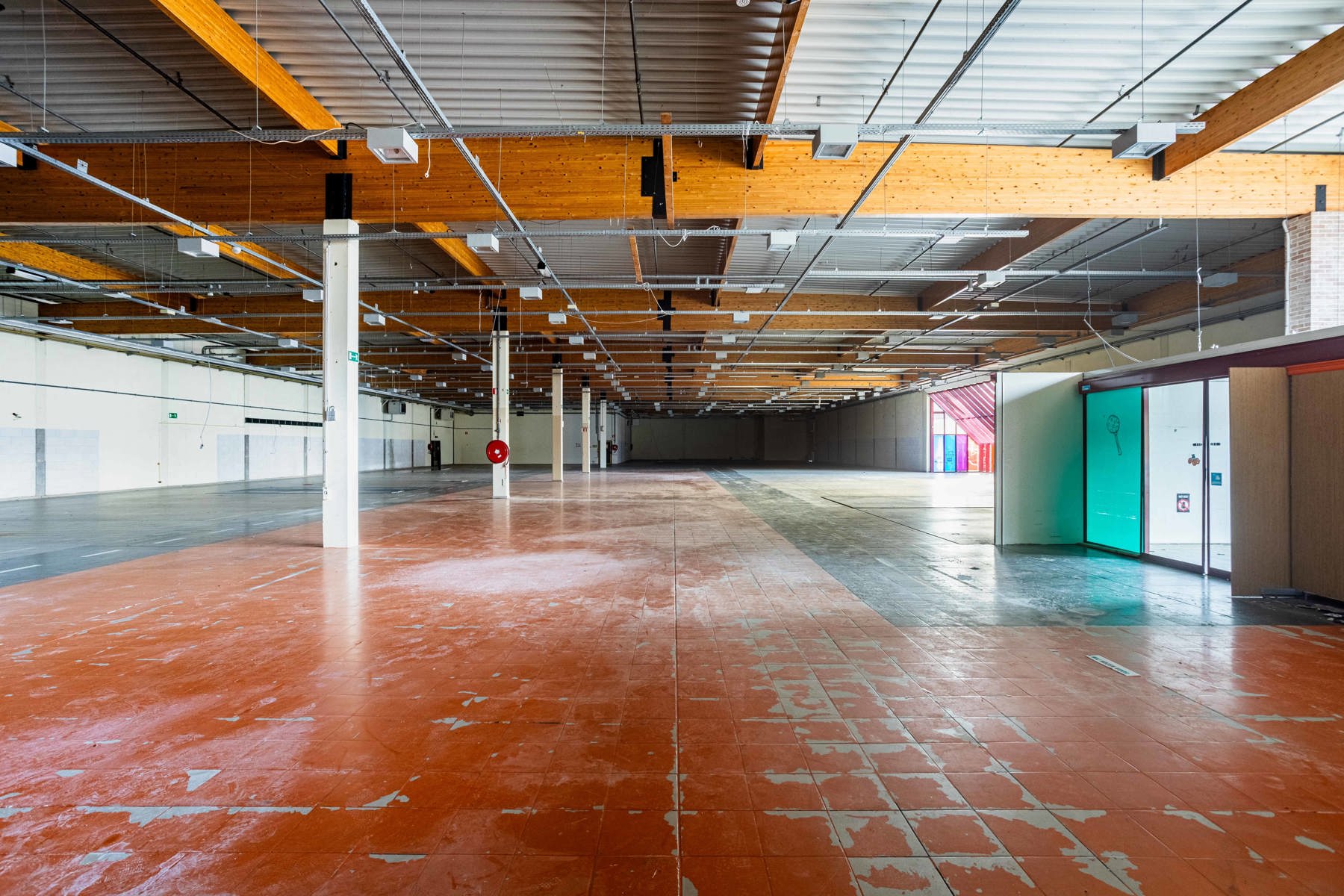 Polyvalent handelspand/kantoren pand op topligging foto 14