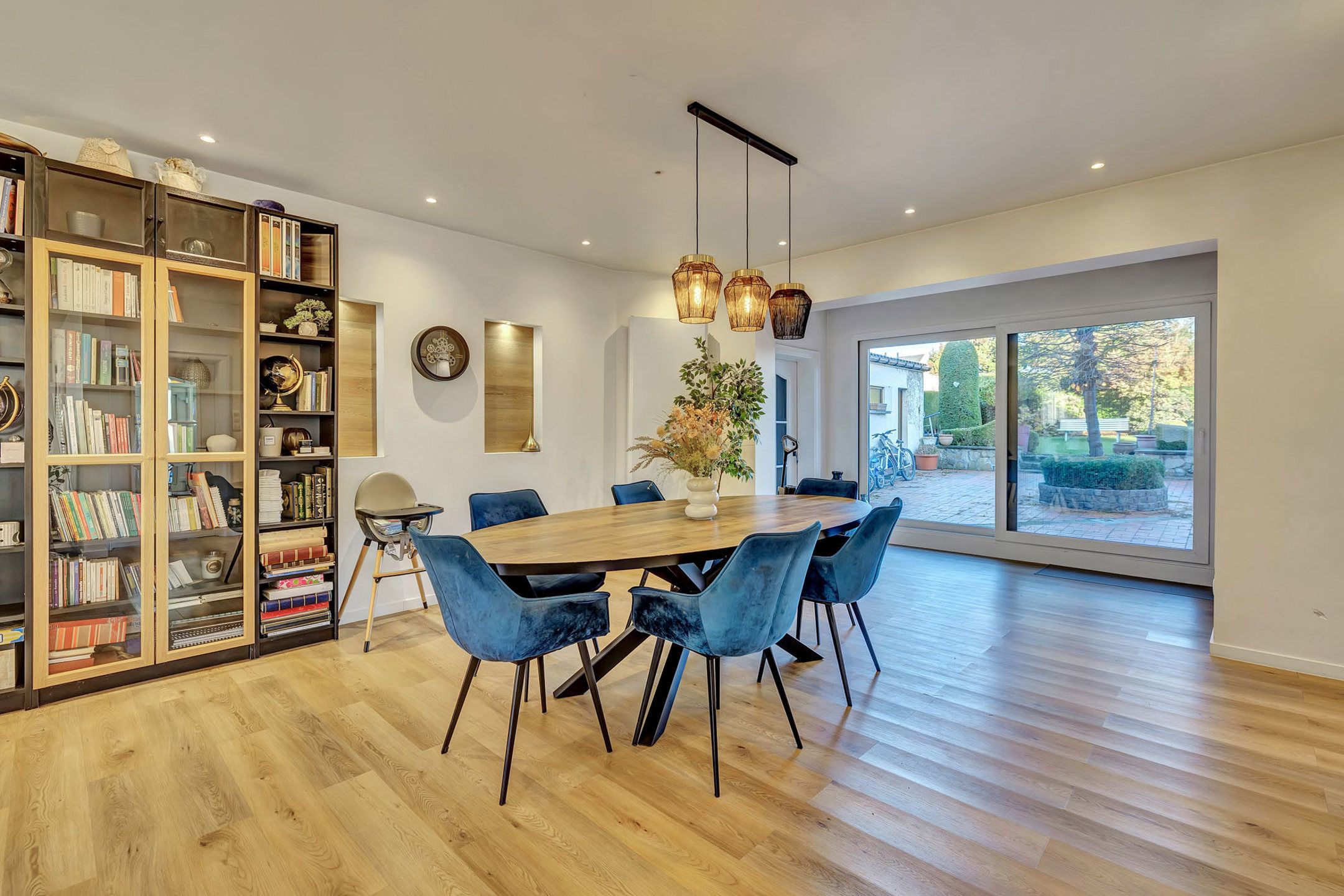 Instapklare woning met ruime tuin en garage foto 5