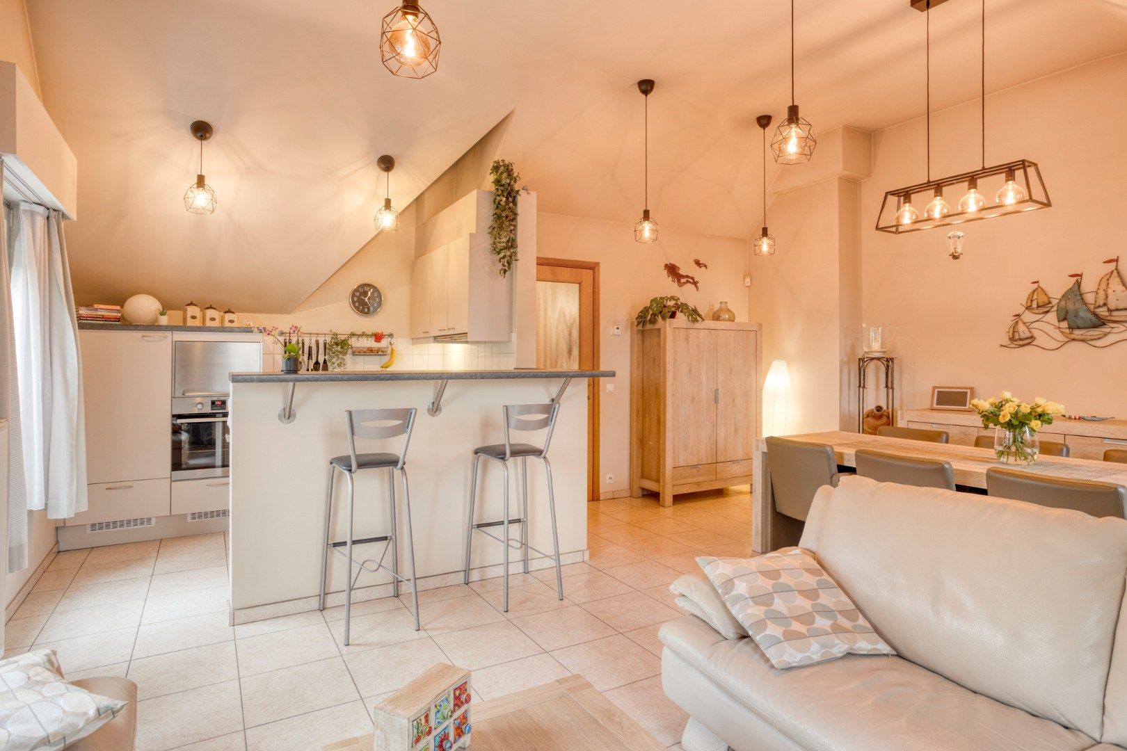 Stijlvol dakappartement met 2 slaapkamers en alle comfort foto 7