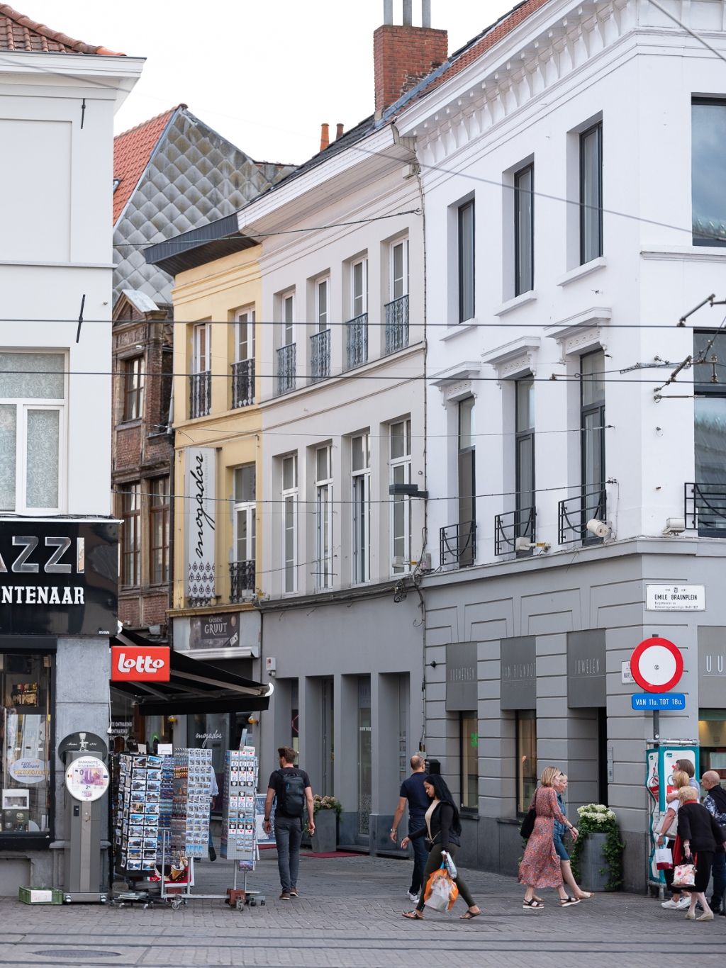 Centrum Gent - Winkelpand met karaktervolle gevel gelegen in de Mageleinstraat. foto 5