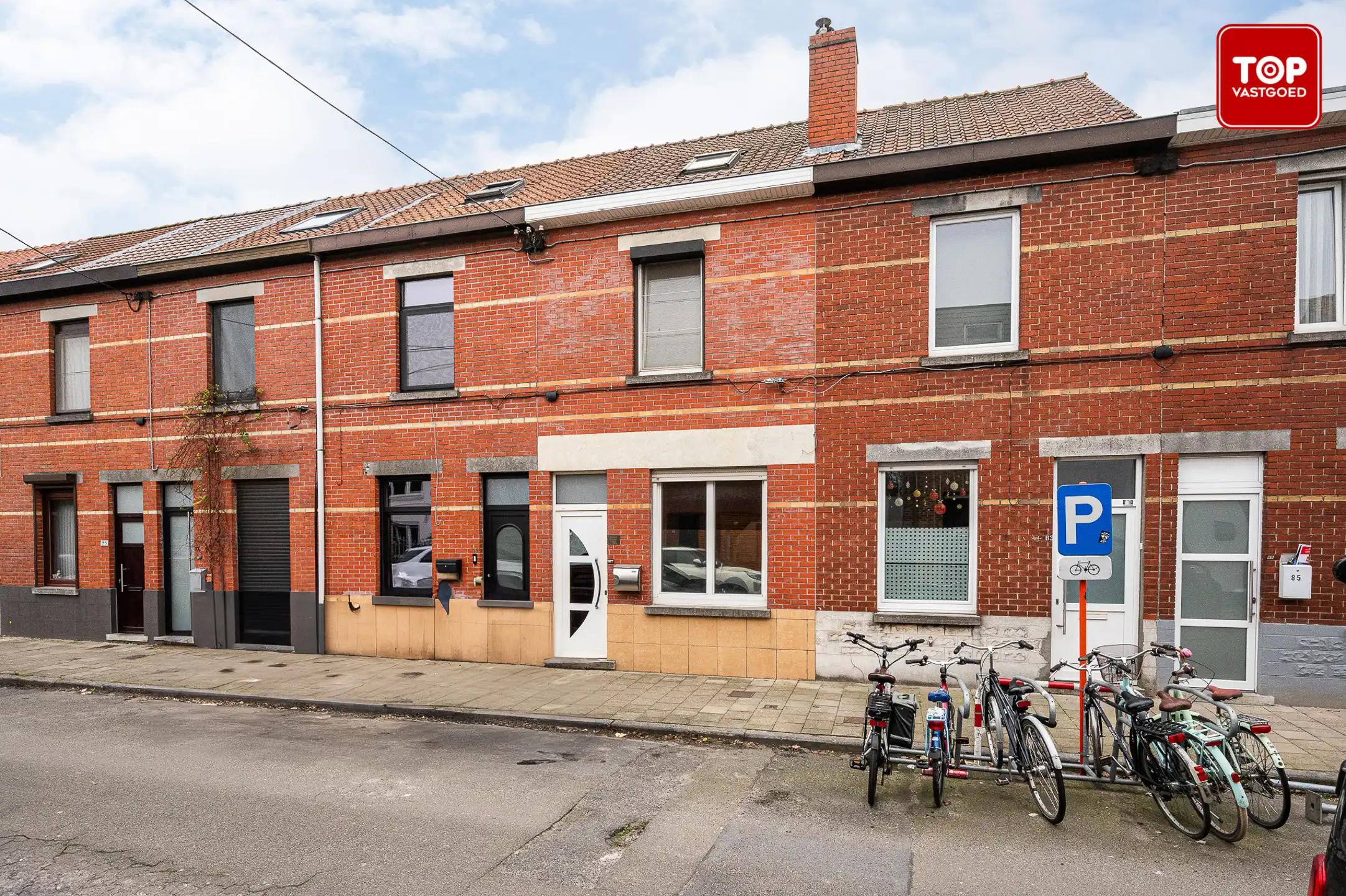 Hoofdfoto van de publicatie: Te renoveren woning met 4 slaapkamers en leuke stadstuin.