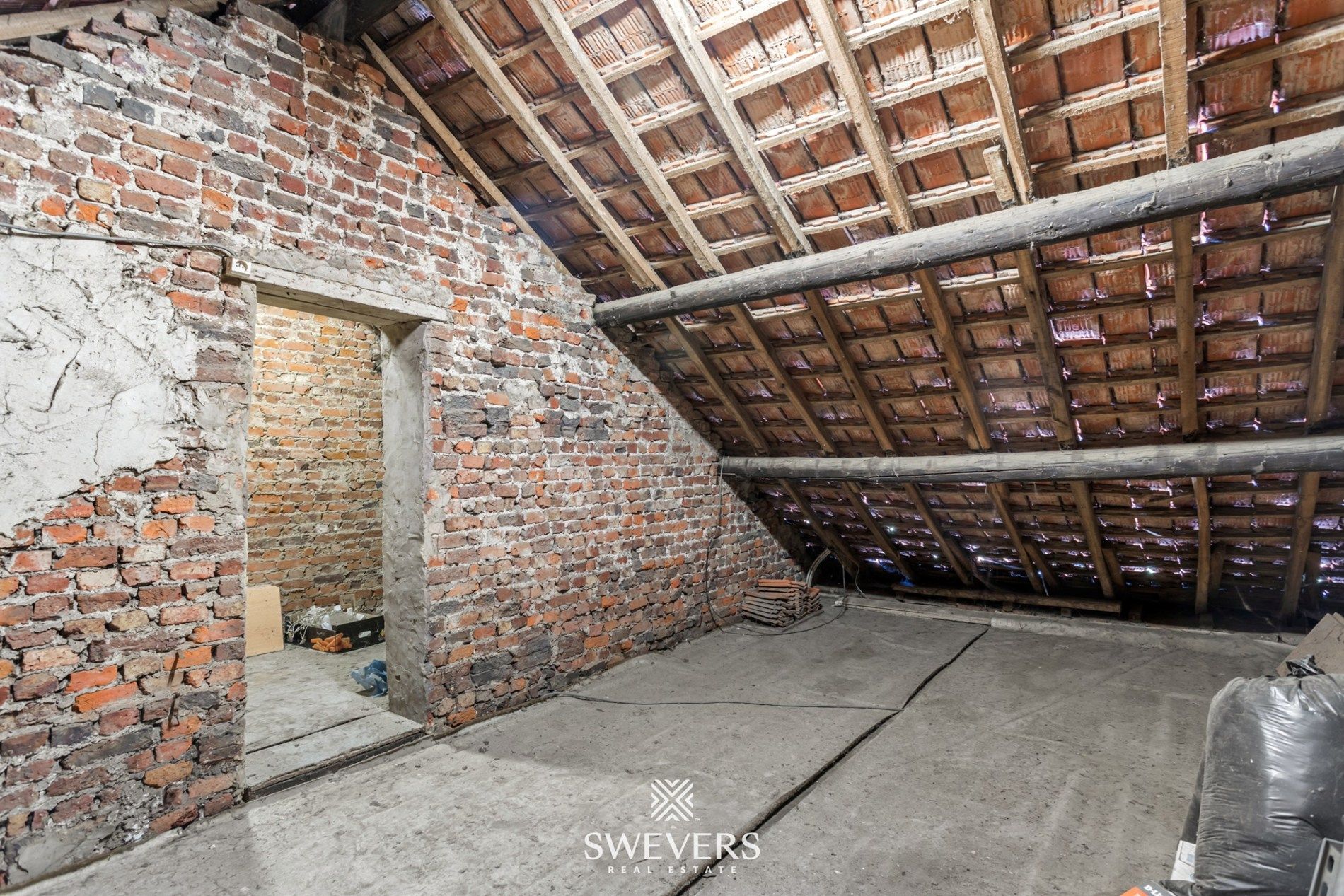 Instapklare woning met zonnepanelen en bouwgrond foto 25