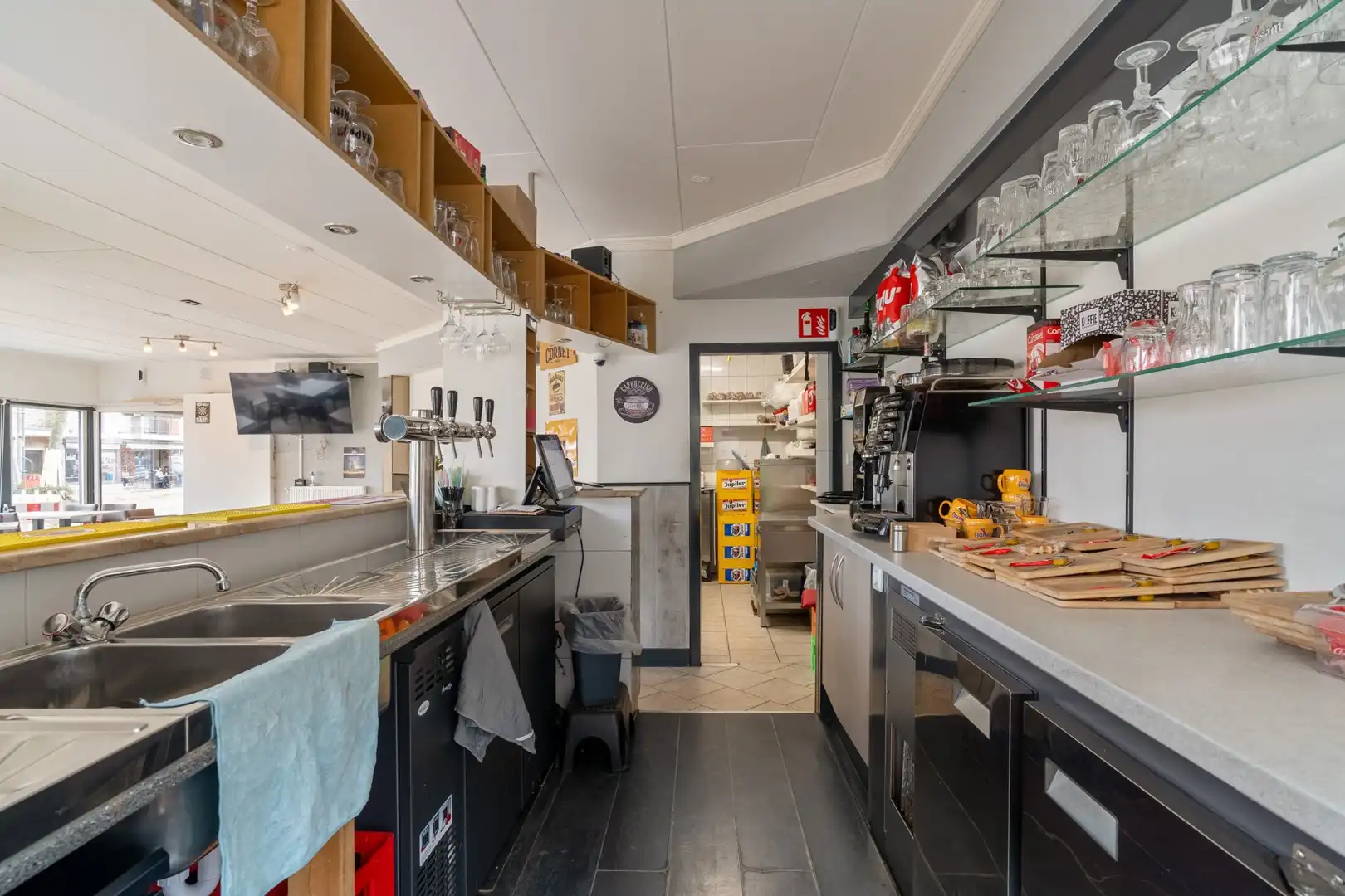 INVESTERINGSKANS: VERHUURDE HANDELSRUIMTE OP TOPLOCATIE IN HOUTHALEN-HELCHTEREN! foto 6