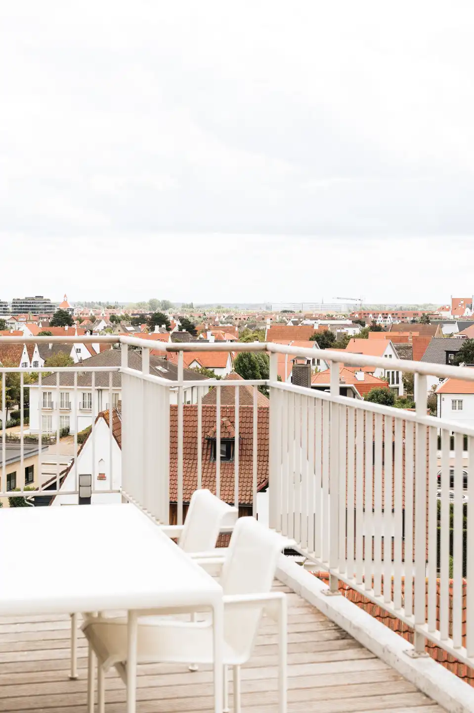 Sublieme zonnige penthouse met ruime terrassen en zijdelings zeezicht foto 32