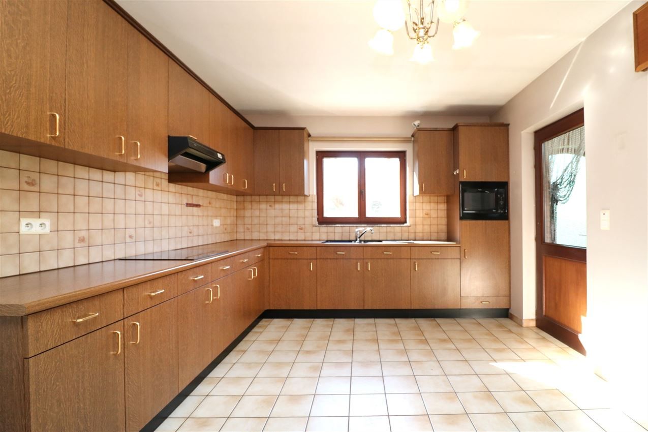 Label c, mooi gelegen landhuis, zonnige leefruimte foto 17