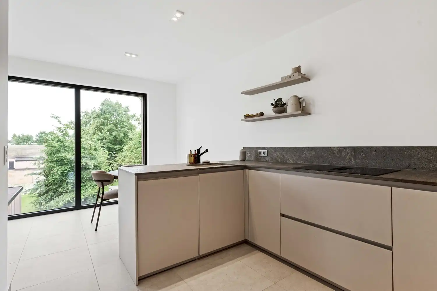 Nieuw één-slaapkamer appartement met zuidgeoriënteerd terras! foto 8