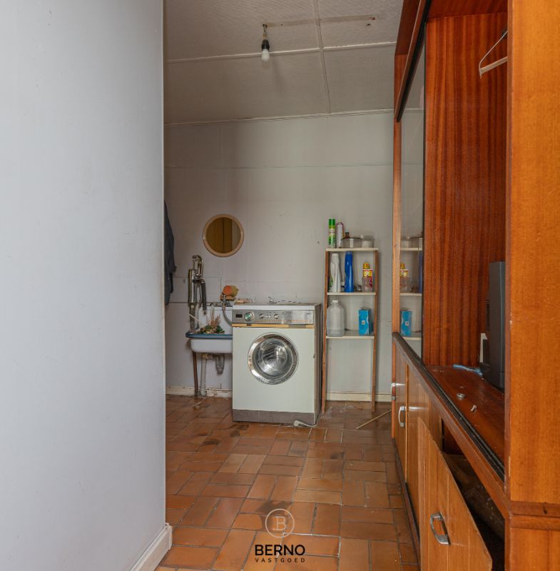 Renovatiewoning met garage en mooie tuin foto 13